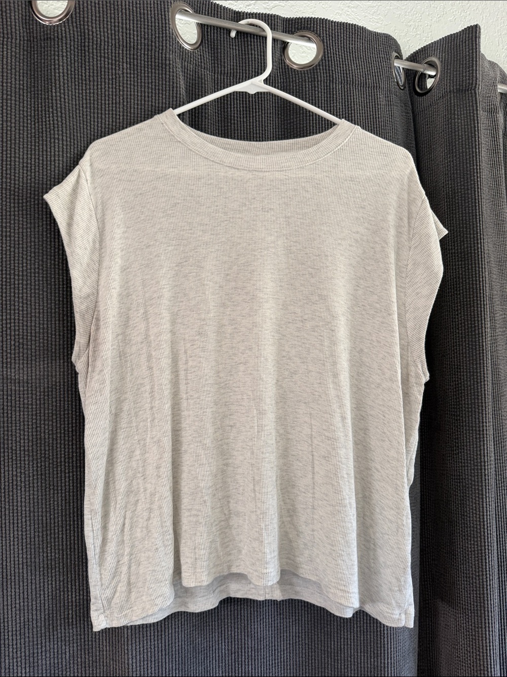 American Eagle Outfitters Light Heather Gray Sleeveless Crew Tank
